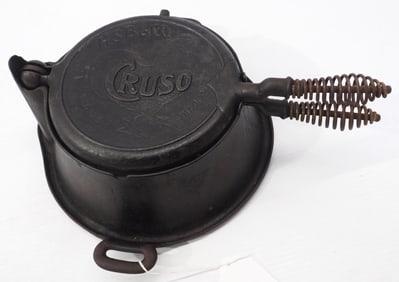 Cruso No.8 cast iron waffle iron