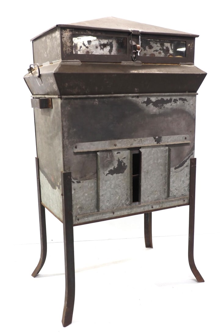 Floor model tin peanut roaster (1 of 2)