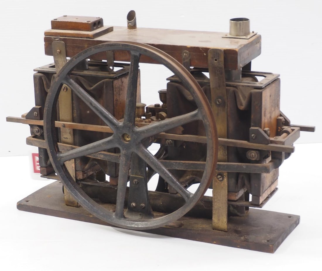Model of pulley-driven leather bellows (1 of 2)
