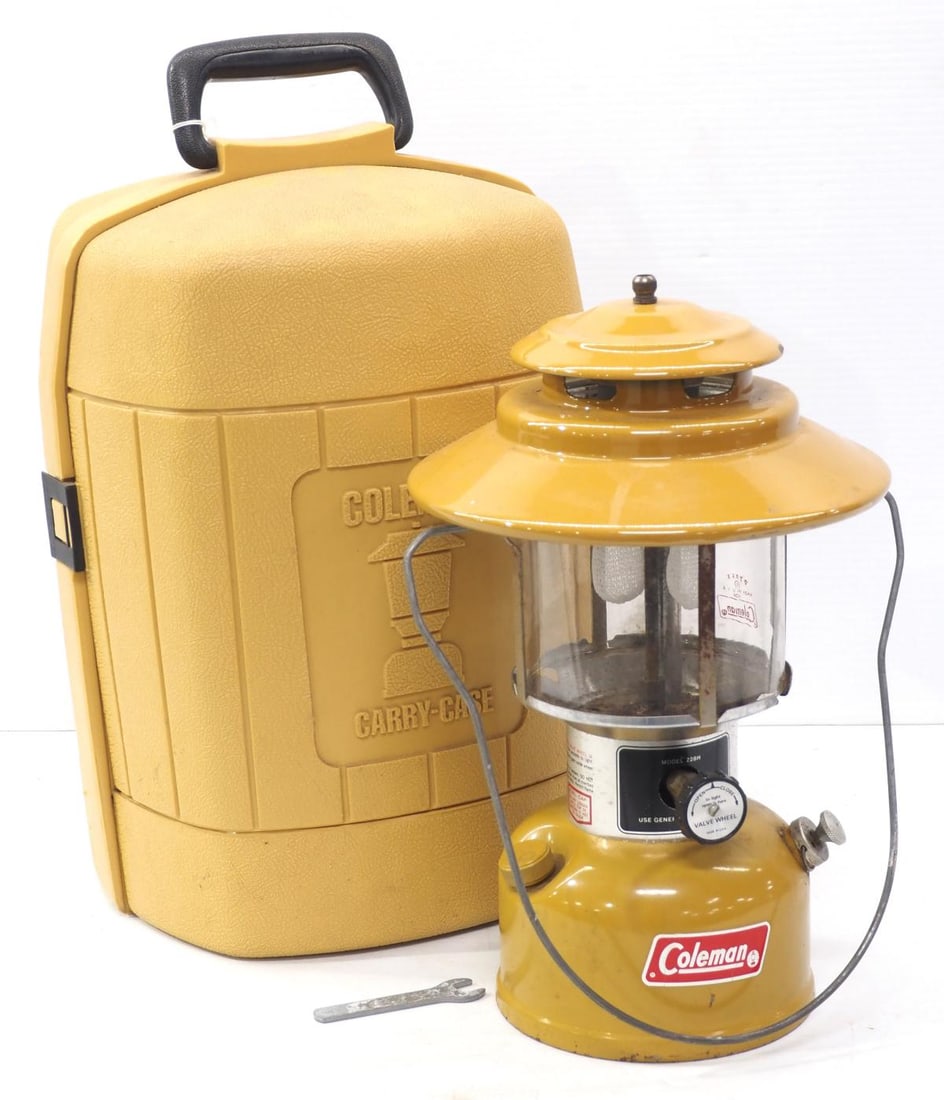 Coleman Model 228H yellow 2-mantle lantern (1 of 2)