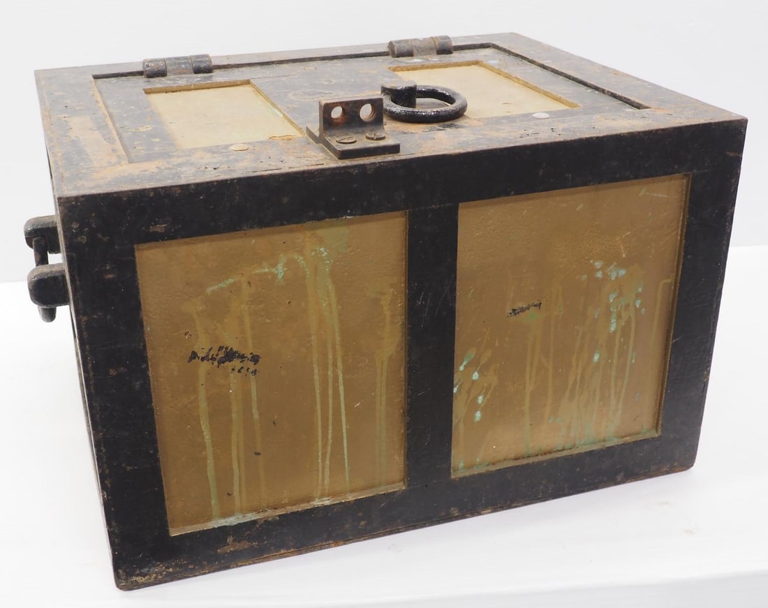 Cast iron strong box (1 of 3)