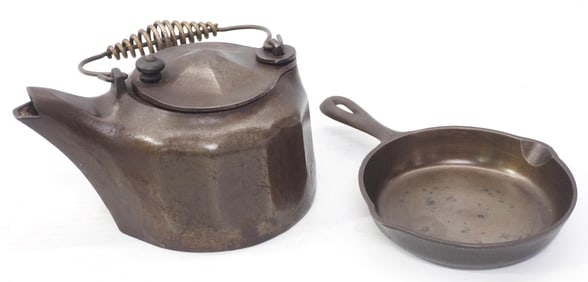 Griswold No.0 tea pot & No.0 skillet