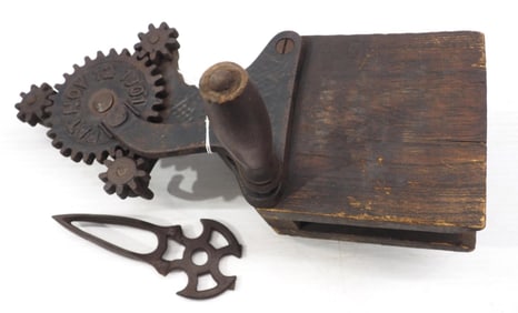 3-strand hand-crank rope maker