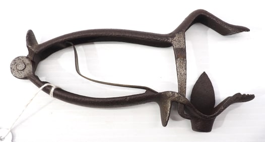 Cast iron handheld corn sheller, RARE!