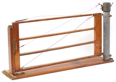 Store model, wooden locking lift gate