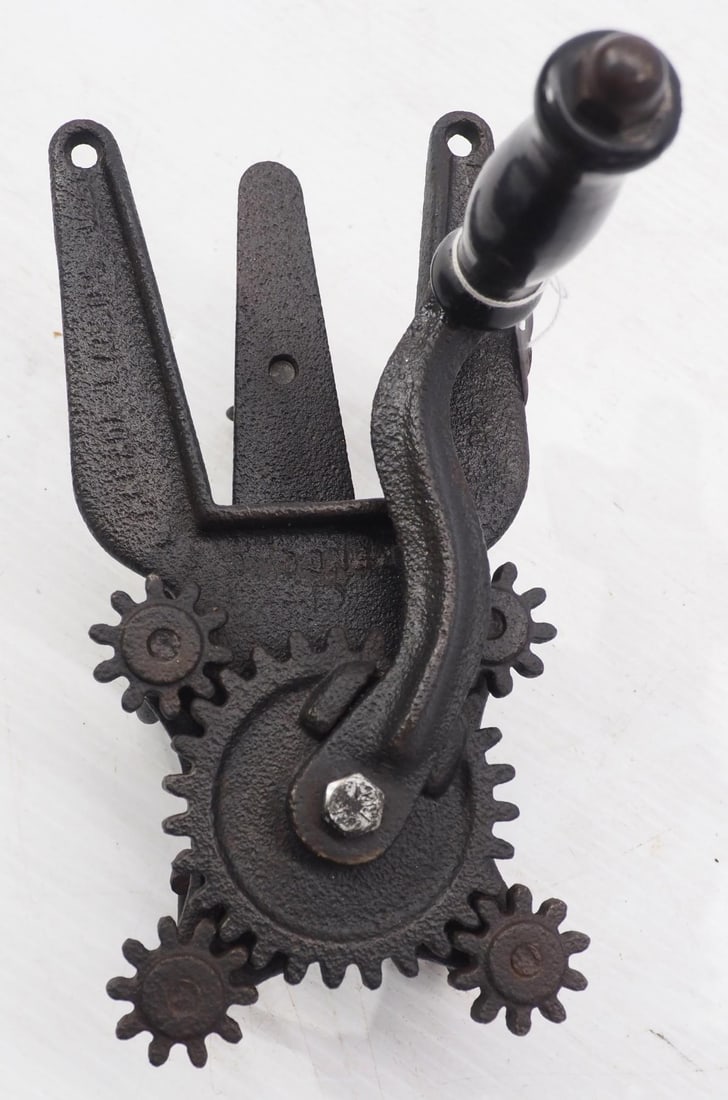 Cast iron 4-strand rope maker (1 of 2)