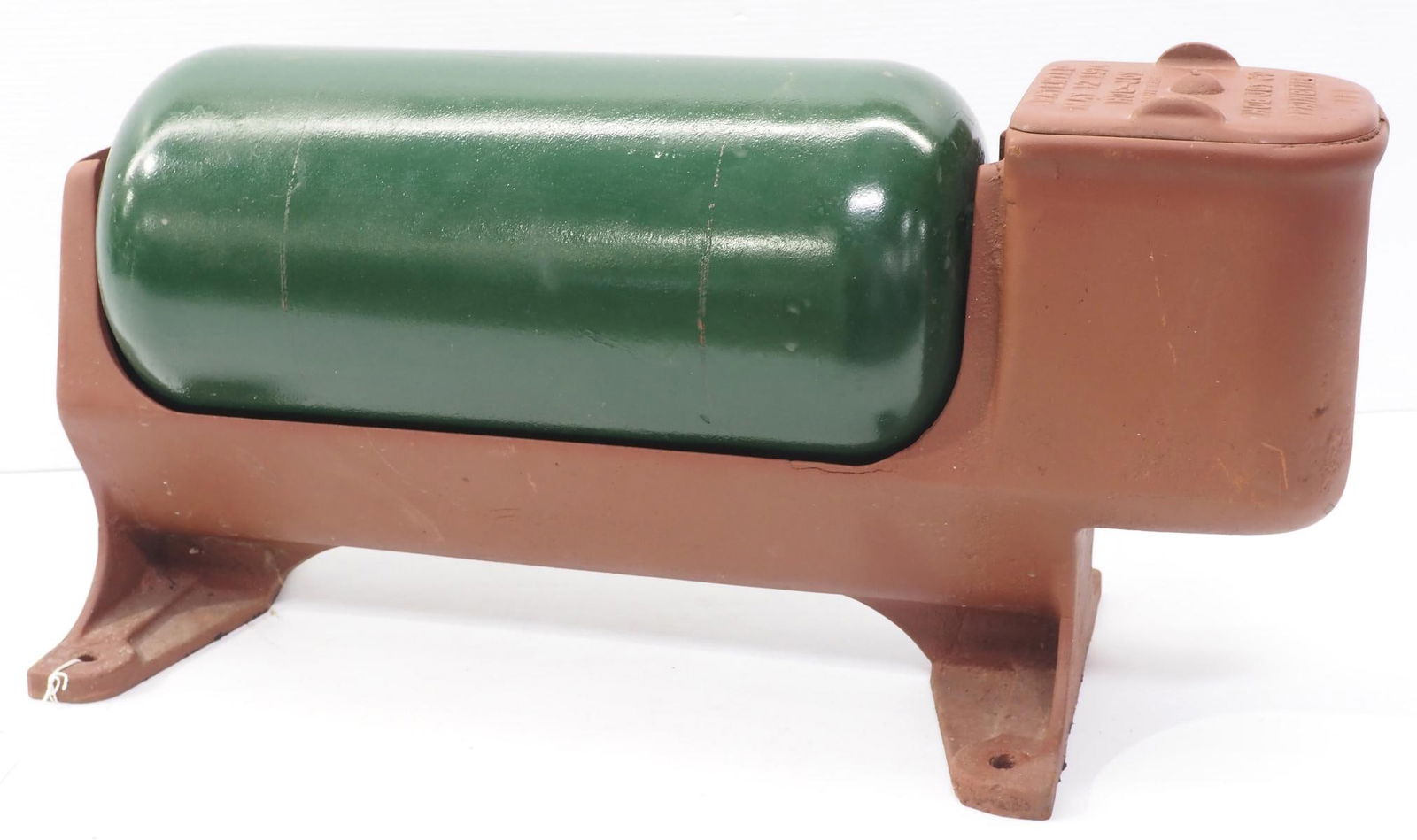 Hog-Joy cast iron hog oiler (1 of 3)