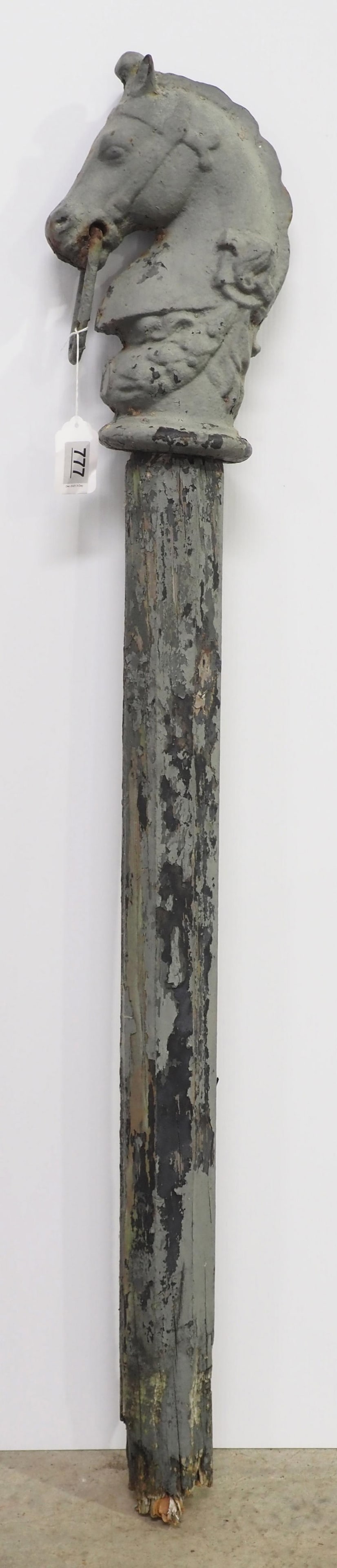 Cast iron horse head horse tie: Cast iron horse head horse tie with wood post, overall 53", horse tie is 9"x14"H, can ship without post * * Not eligible for in-house shipping, white glove options may be available. See auction terms.