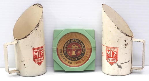 (2) Feed metal scoops / Thermometer