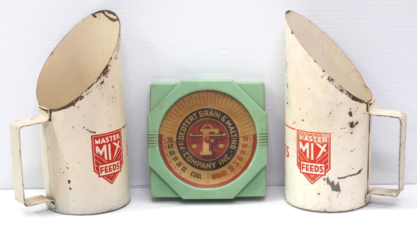 (2) Feed metal scoops / Thermometer (1 of 2)