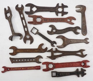 (14) Cast iron wrenches