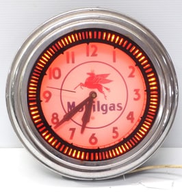 Mobilgas neon spinner clock