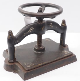 Cast iron tabletop book press