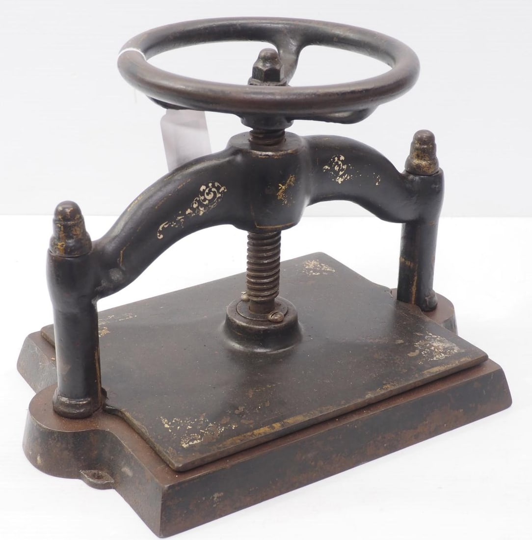 Cast iron tabletop book press (1 of 2)