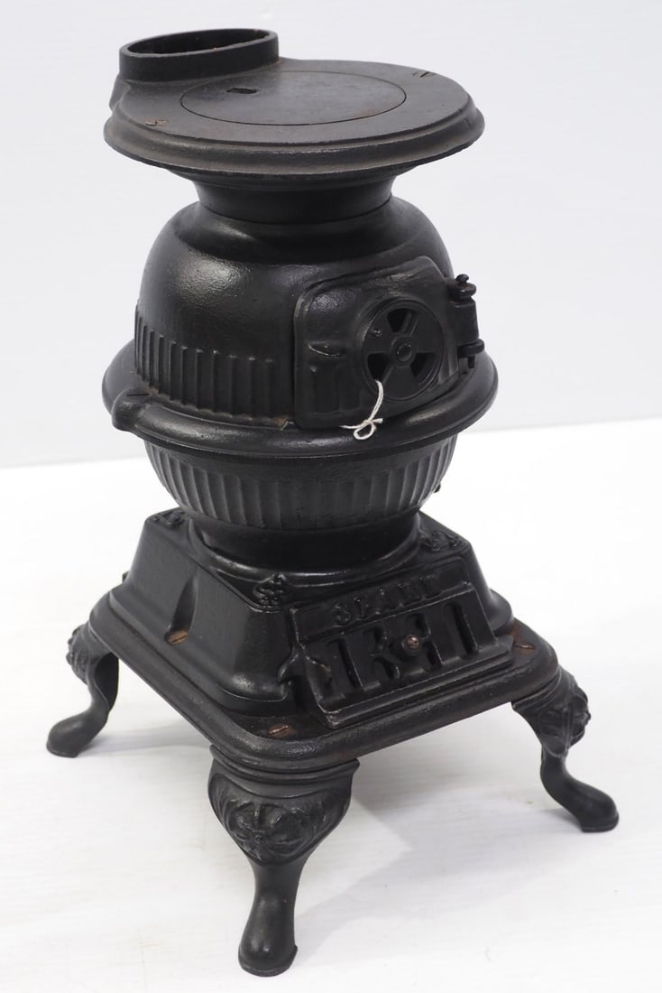 Model cast iron Spark coal heating stove (1 of 3)