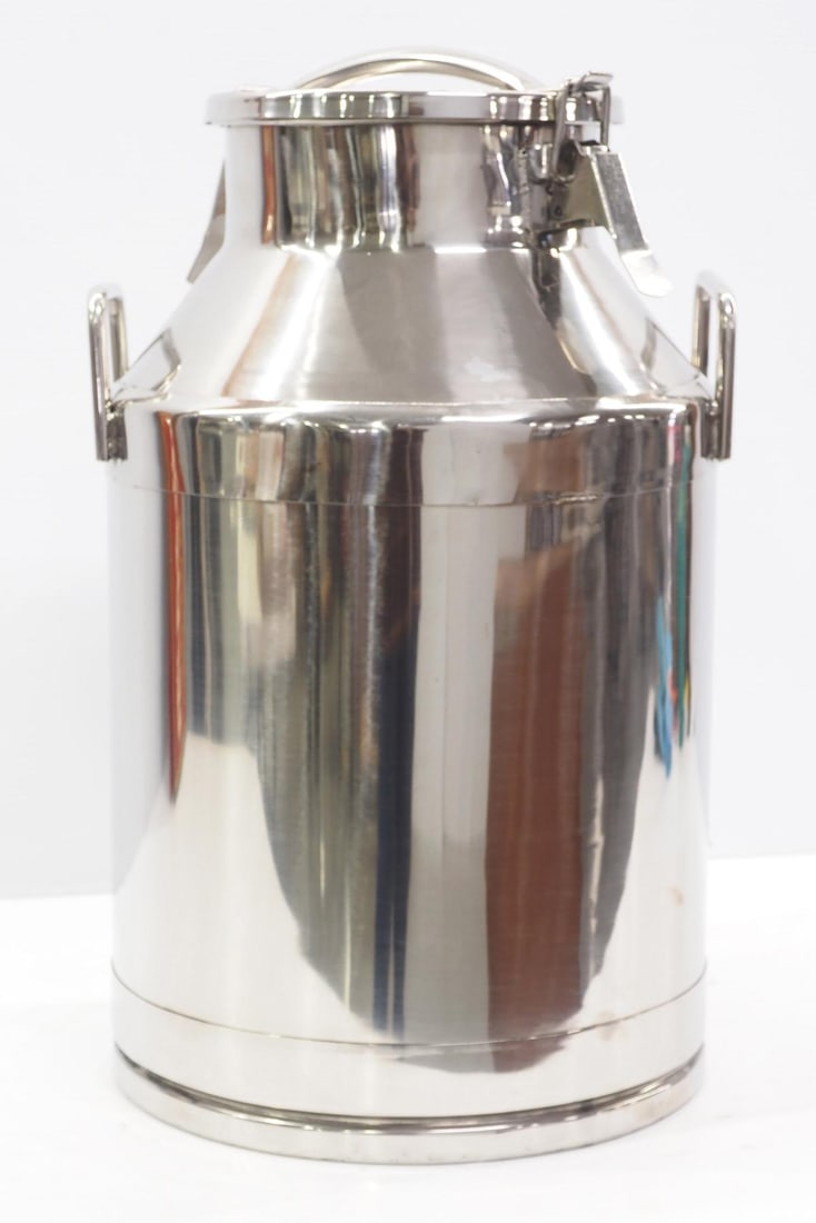 10-gallon stainless steel milk can (1 of 2)