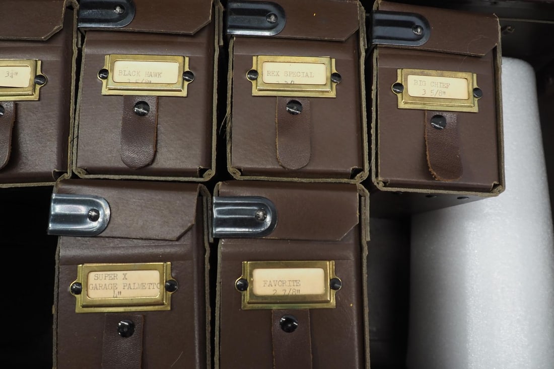 Salesman sample push broom sample case - 4