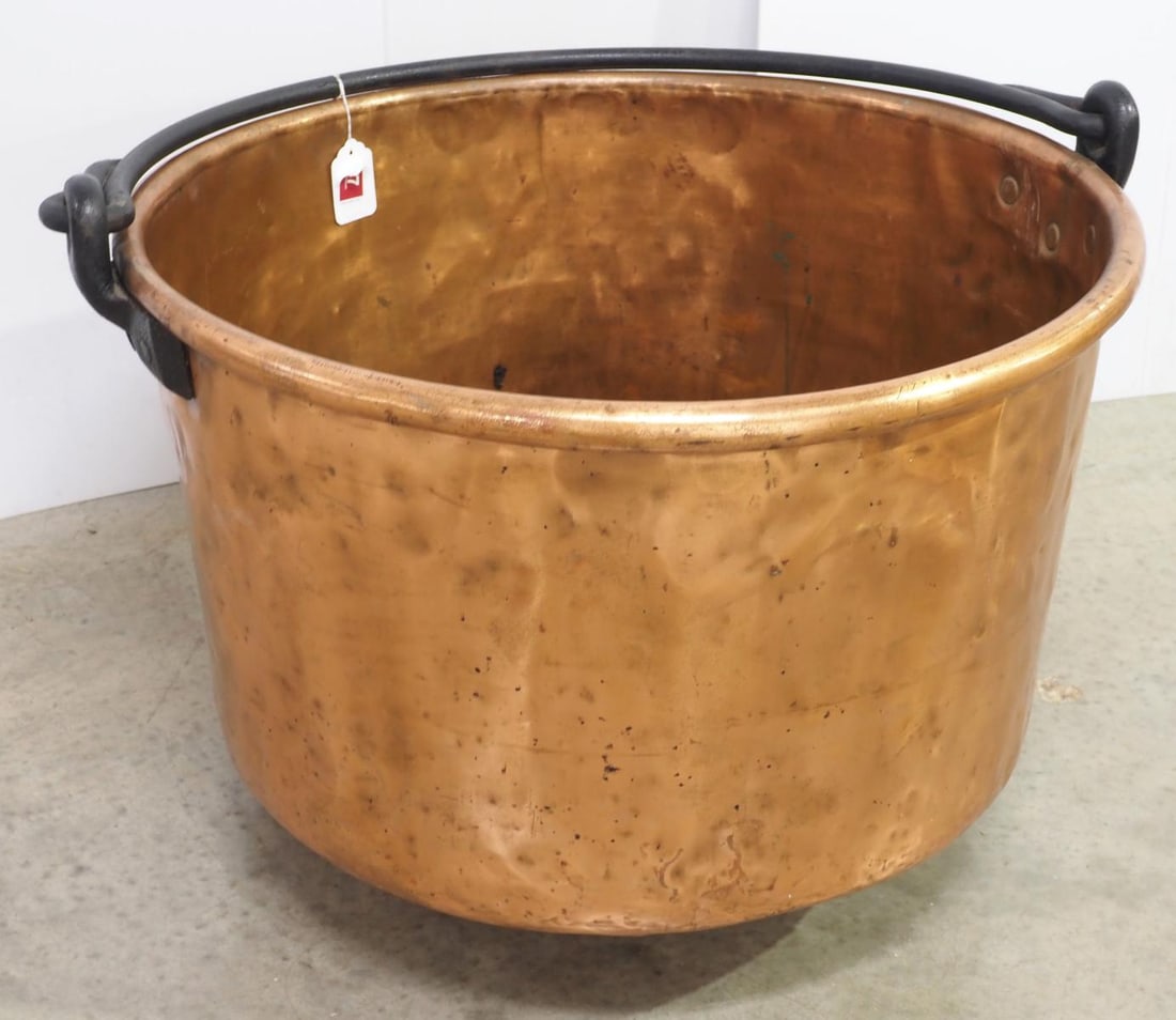 Large copper kettle with handle (1 of 3)