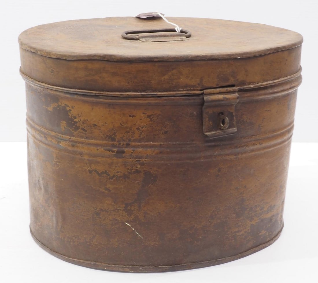Early tin hat box (1 of 3)