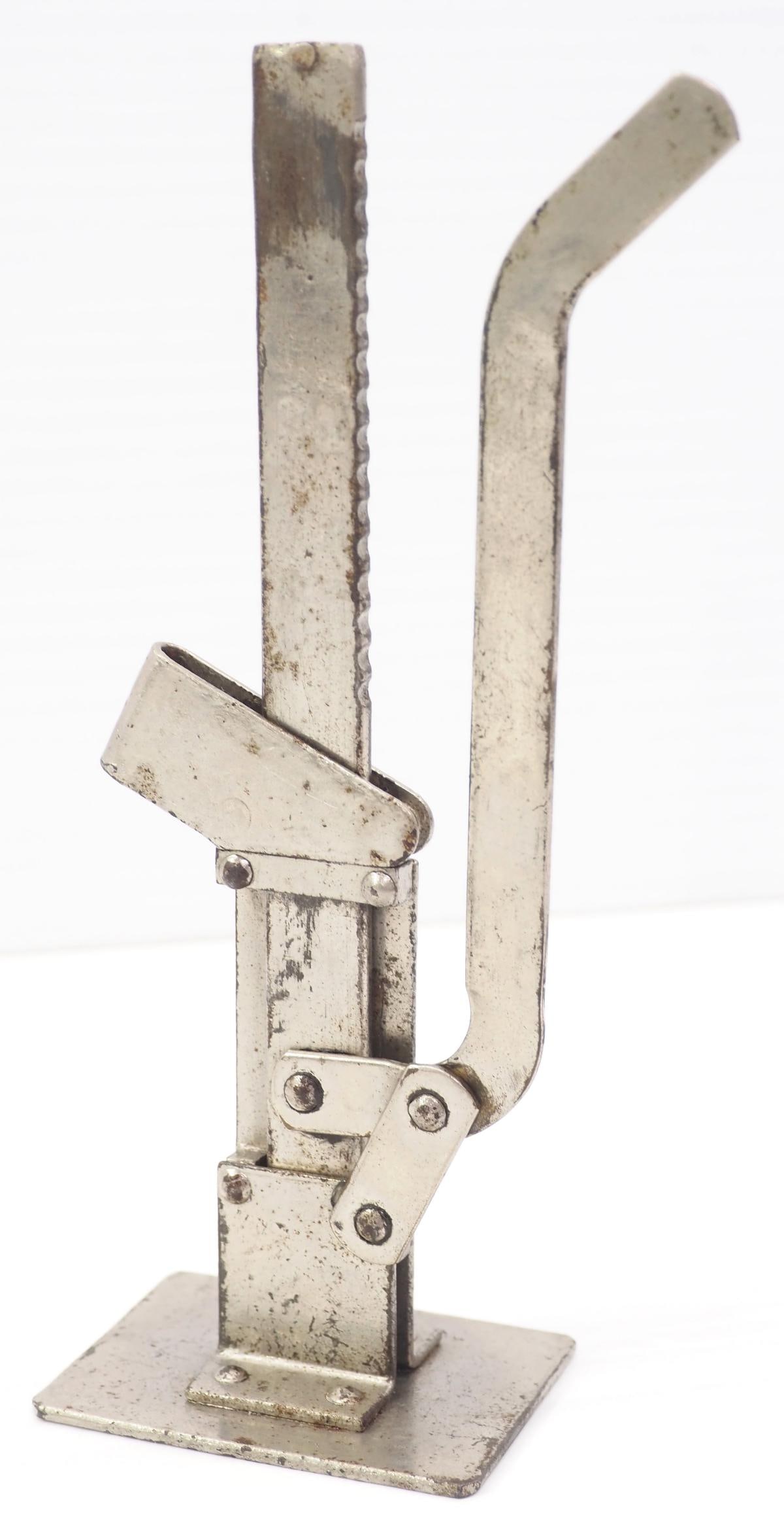Salesman sample nickel-plated buggy jack: Salesman sample nickel-plated buggy jack, 6"H