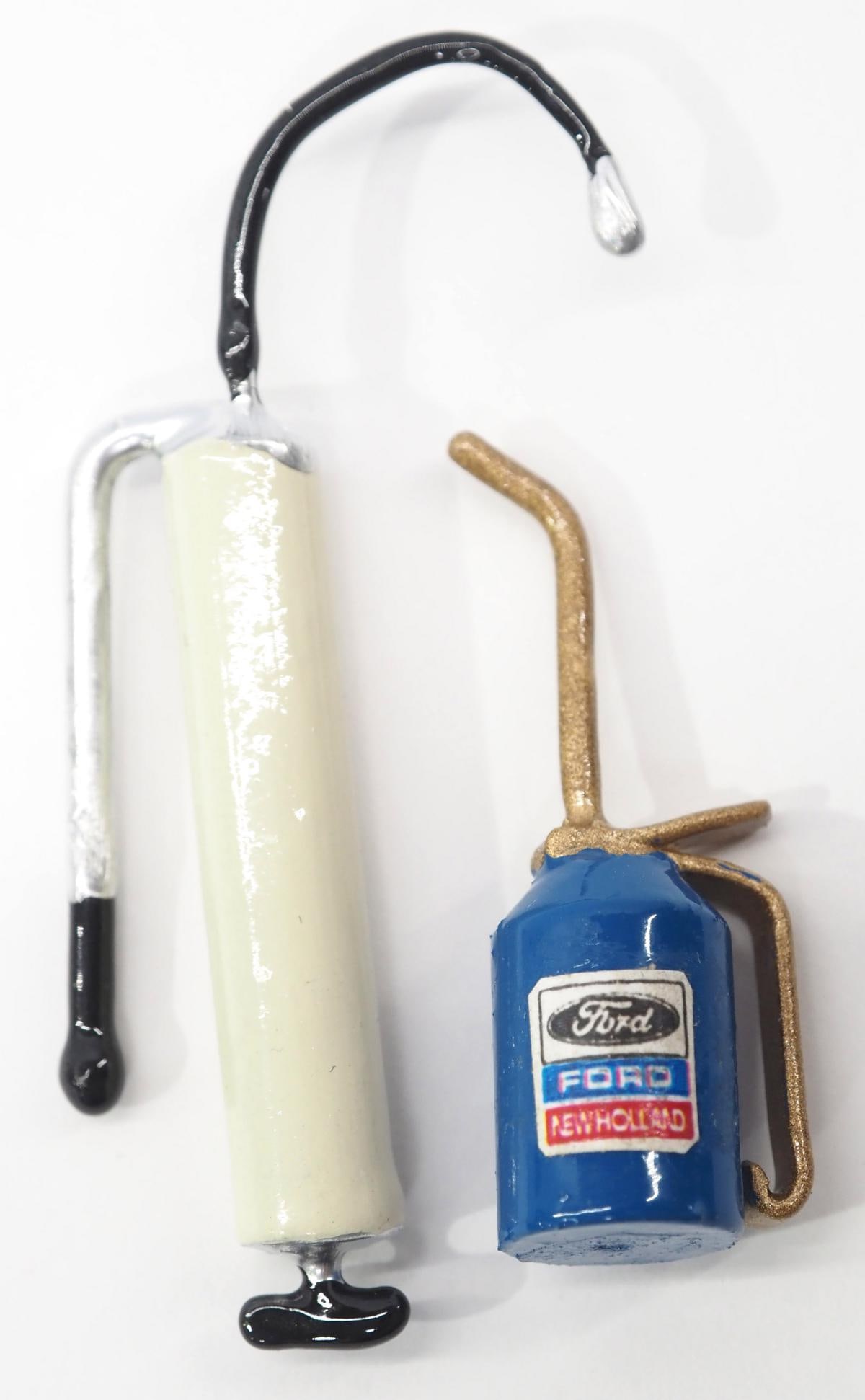 Ford miniature grease gun & oil can: Ford miniature grease gun & oil can set, 2.25" and 1.25"