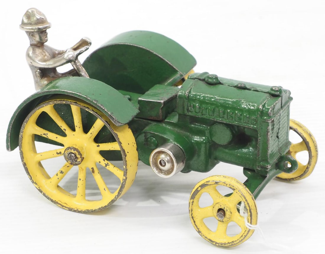 Vindex cast iron John Deere Tractor (1 of 2)
