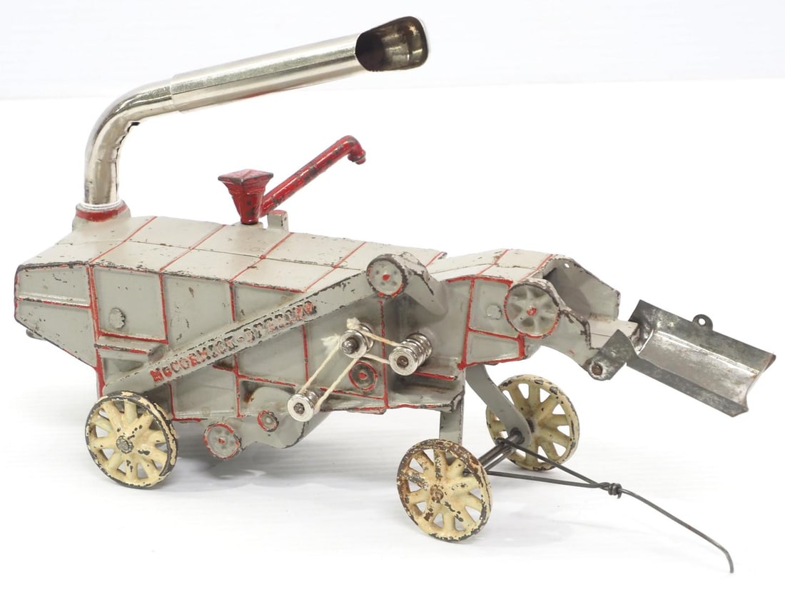 Arcade No.451 McCormick Deering Thresher (1 of 2)