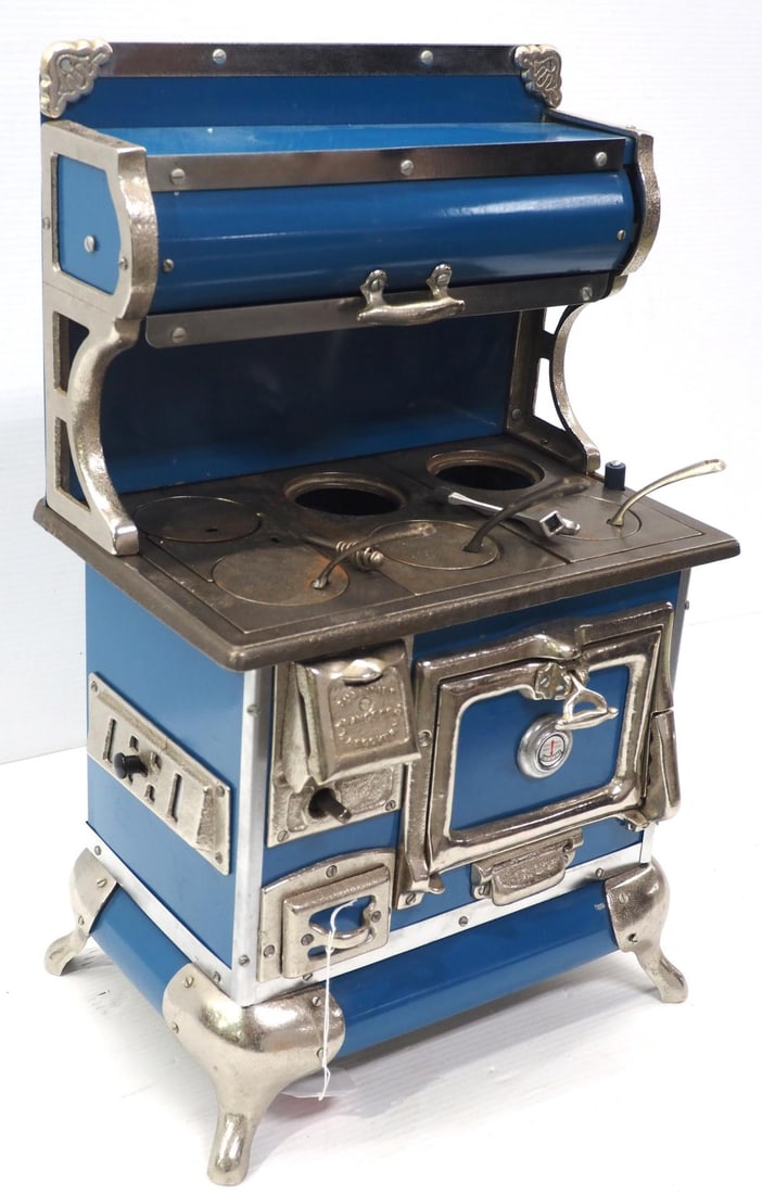 Tin & nickel-plated child's stove (1 of 2)