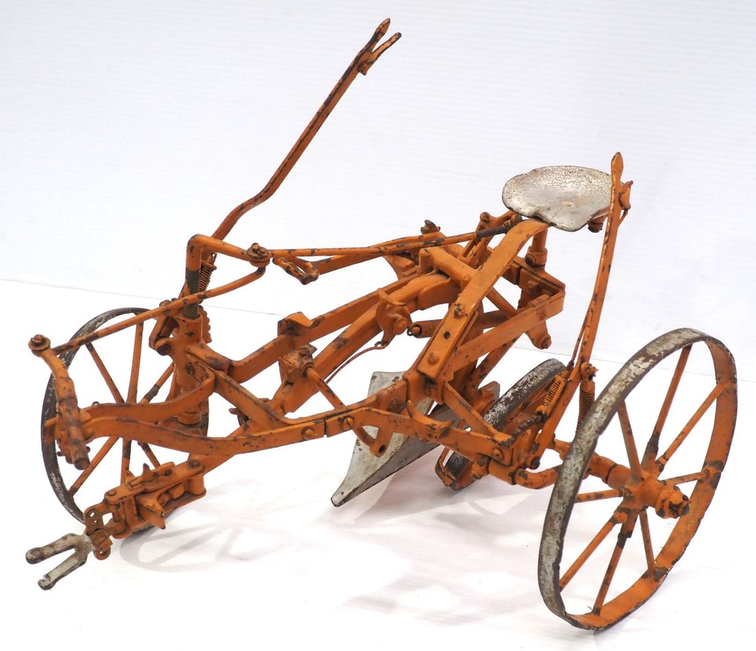 Salesman sample 1-bottom sulky plow (1 of 3)