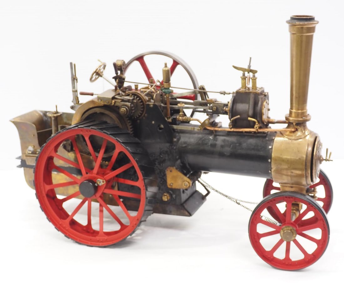 Very detailed working model steam traction engine (1 of 7)