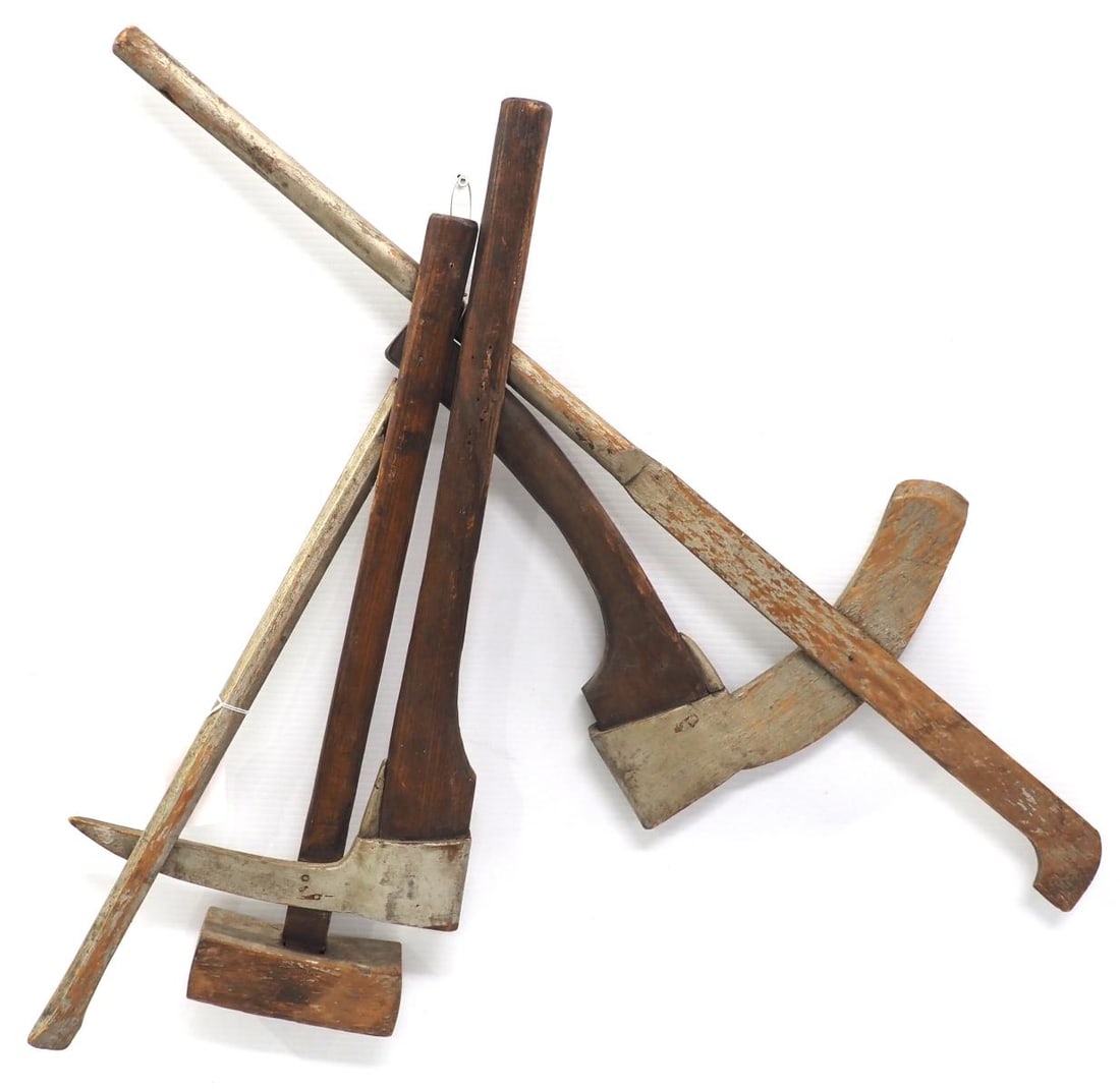 Wooden tools trade sign (1 of 3)