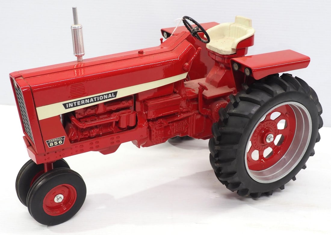 Scale Models International 856 Tractor (1 of 2)