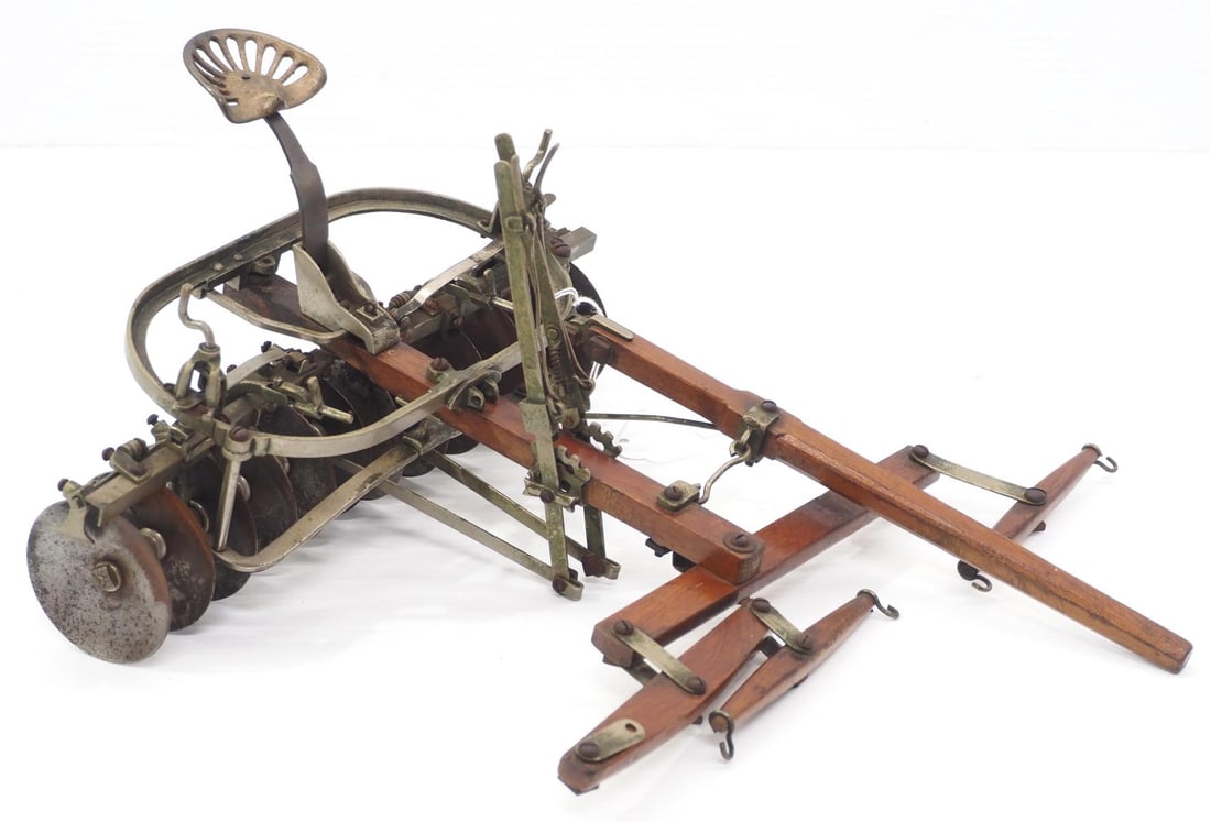 Salesman sample disk harrow (1 of 7)