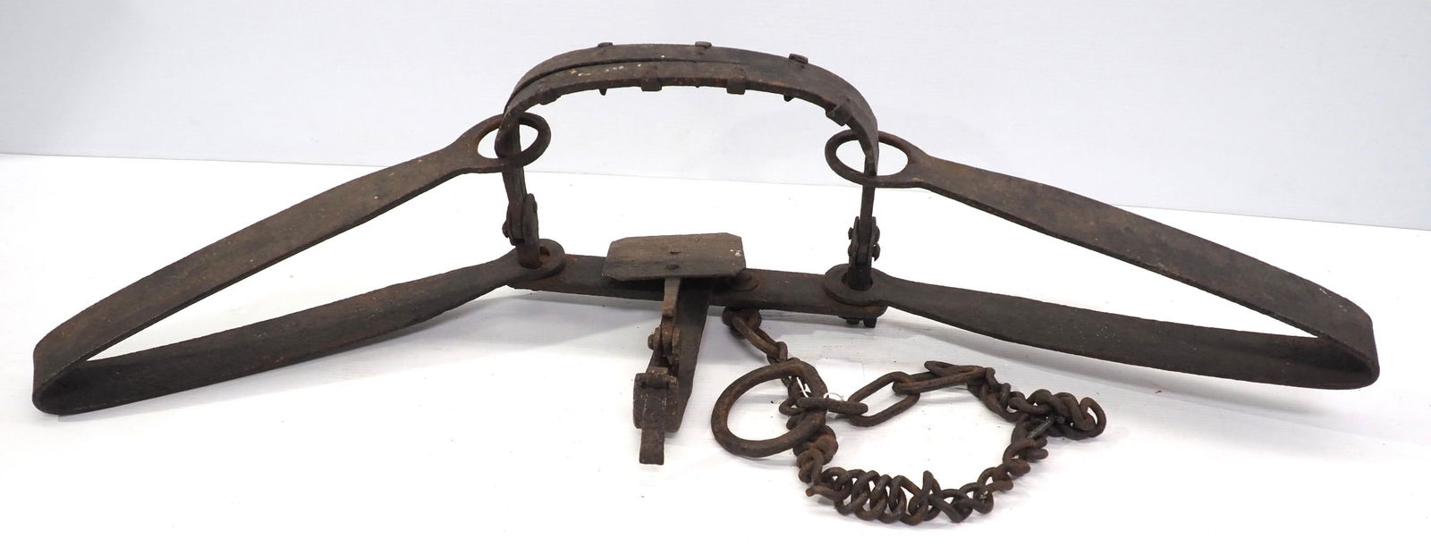 Bear trap with chain (1 of 3)
