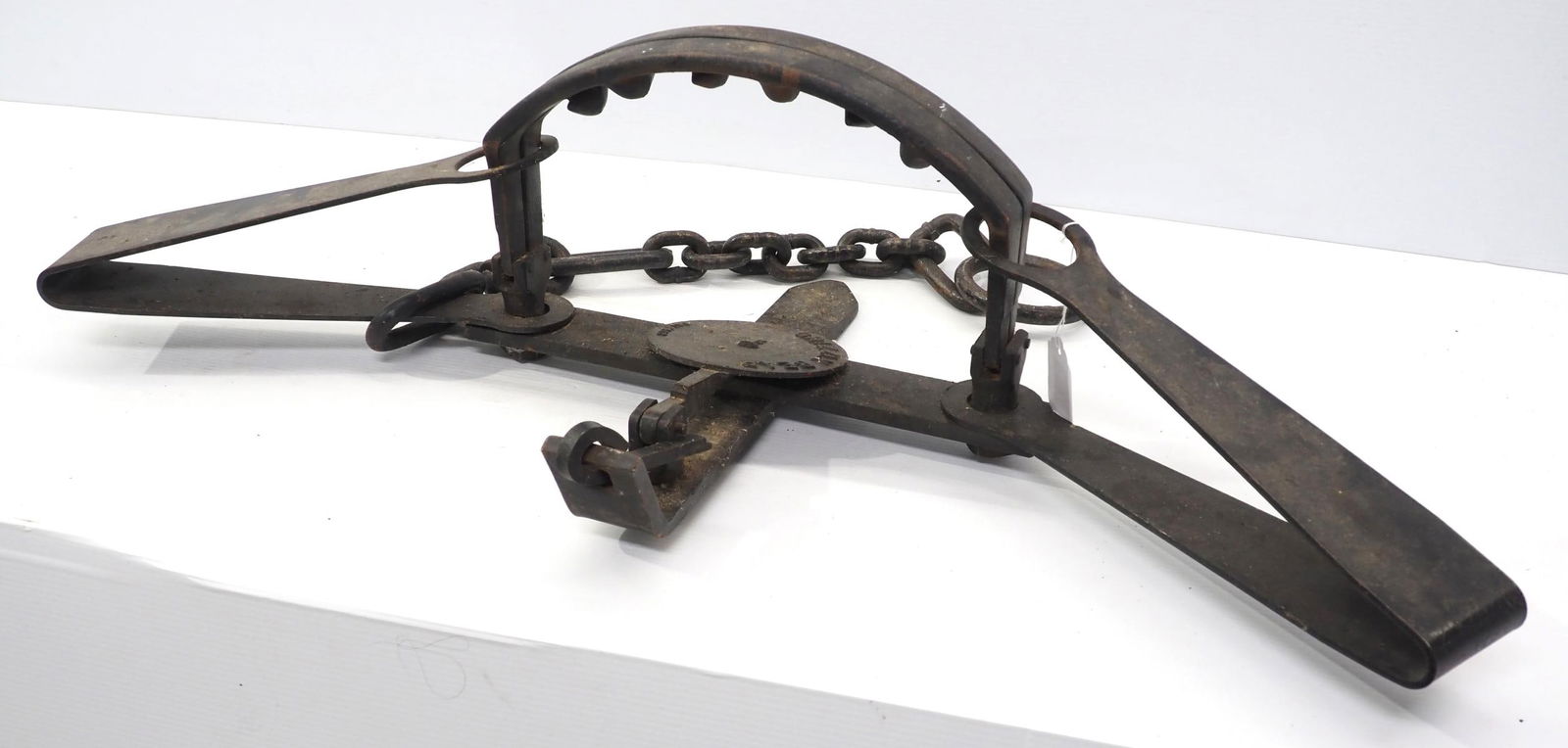No.6 Grizzly bear trap with chain (1 of 3)