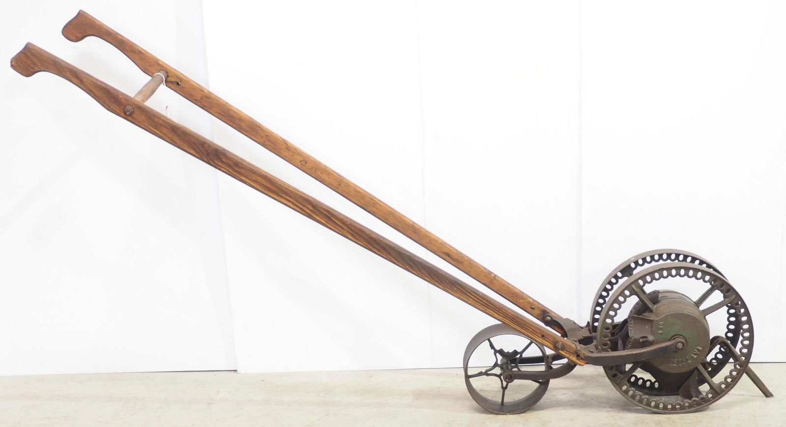 Planet Jr #2 push-type cast iron seed planter (1 of 3)