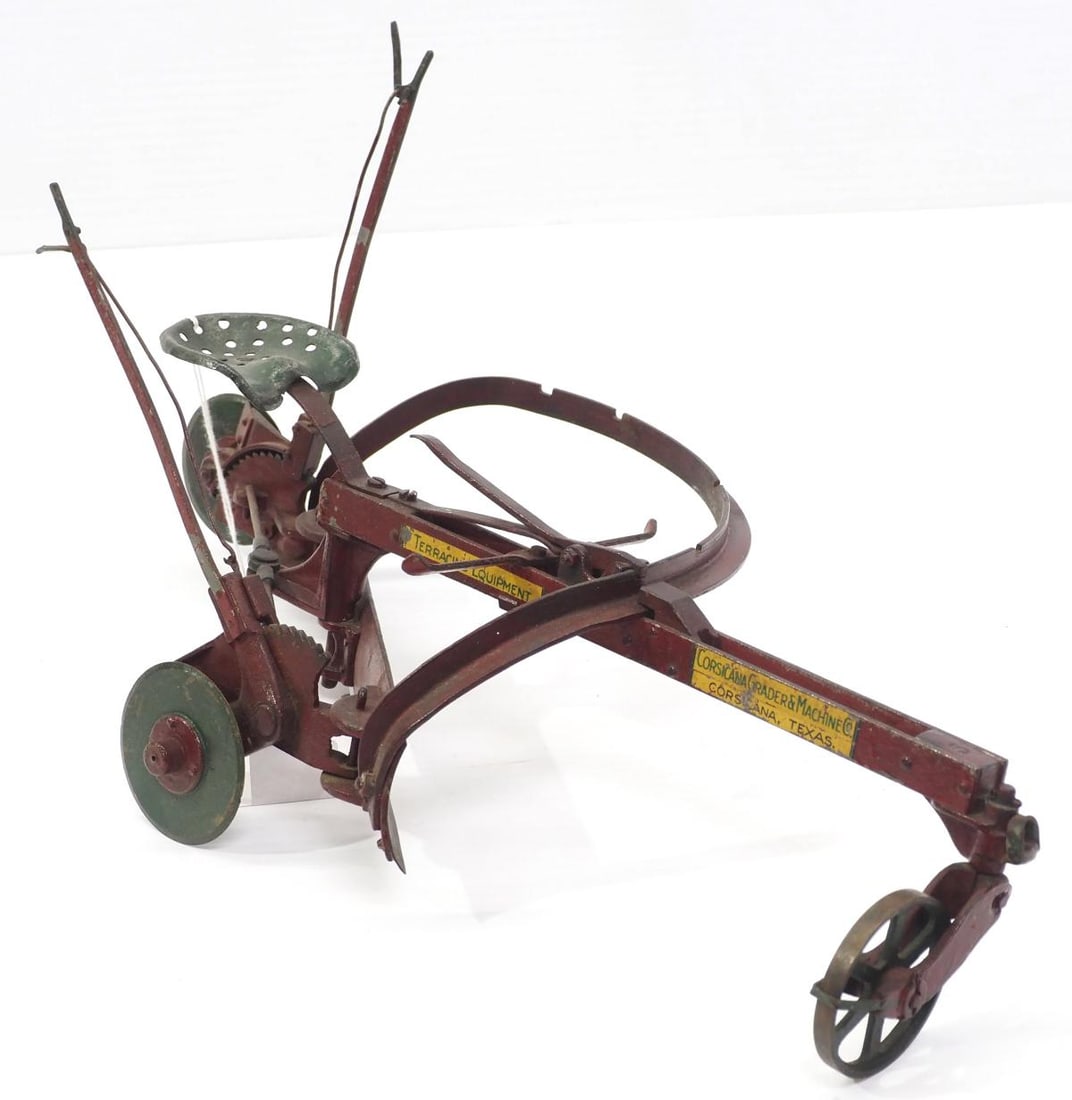 Salesman sample horse-drawn grader (1 of 4)