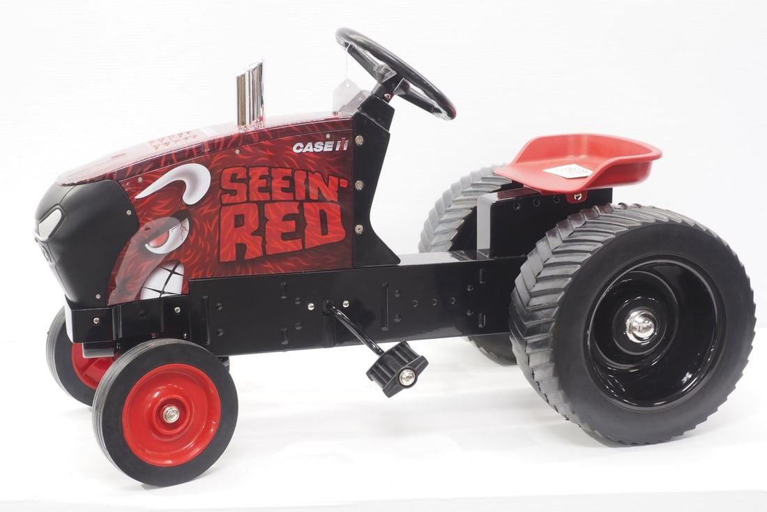 Tomy Case IH "Seein Red" pedal tractor (1 of 2)