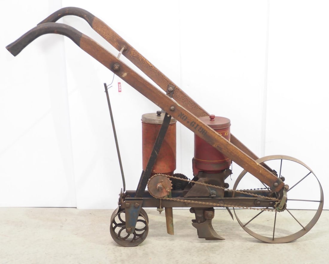 Columbia seed planter/fertilizer combo (1 of 3)