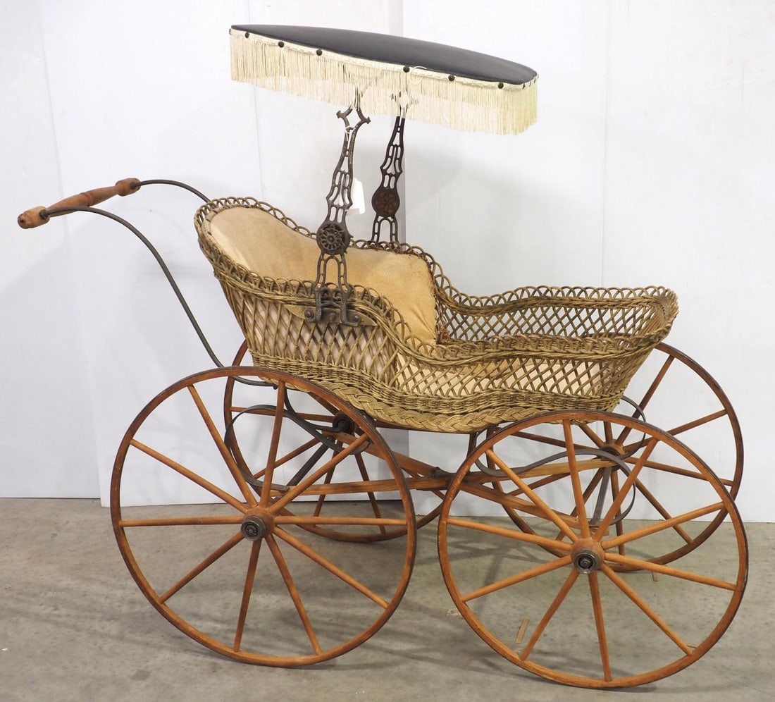 Wicker push-type baby carriage (1 of 3)