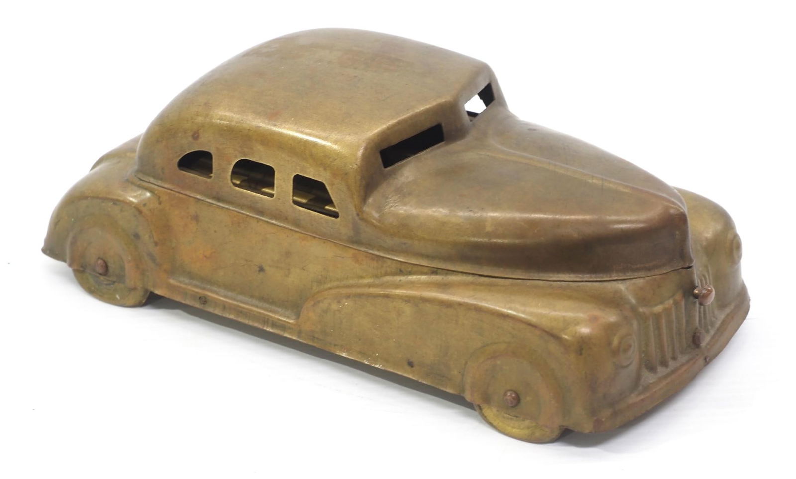 Betel motor car made of brass (1 of 3)