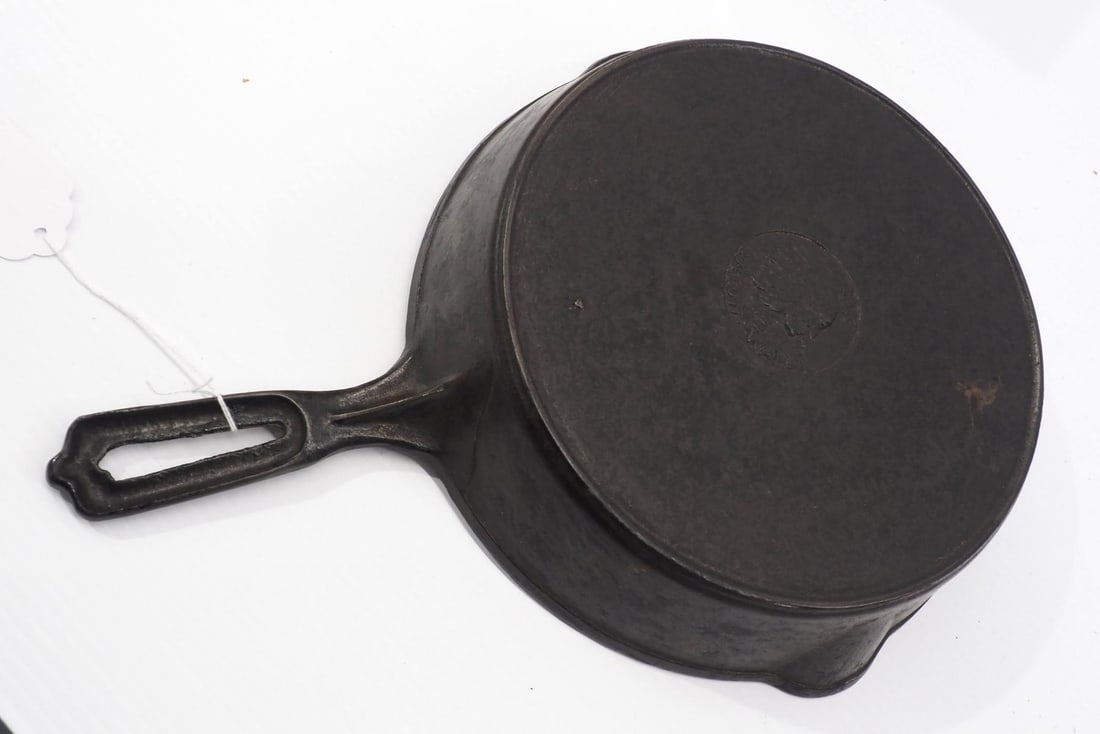 Wapak No.8 cast iron skillet with heat ring (1 of 2)