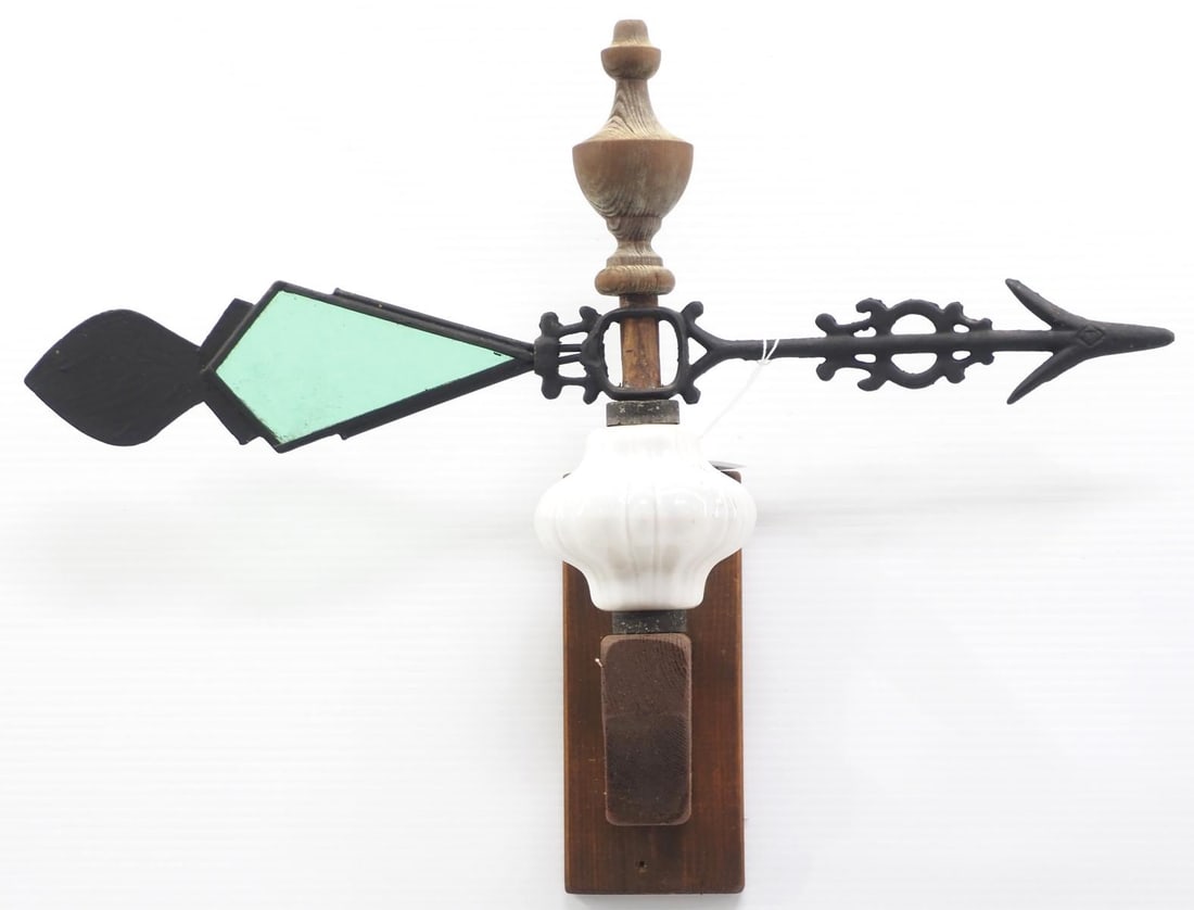 Lightning rod arrow, green glass, white ball (1 of 2)