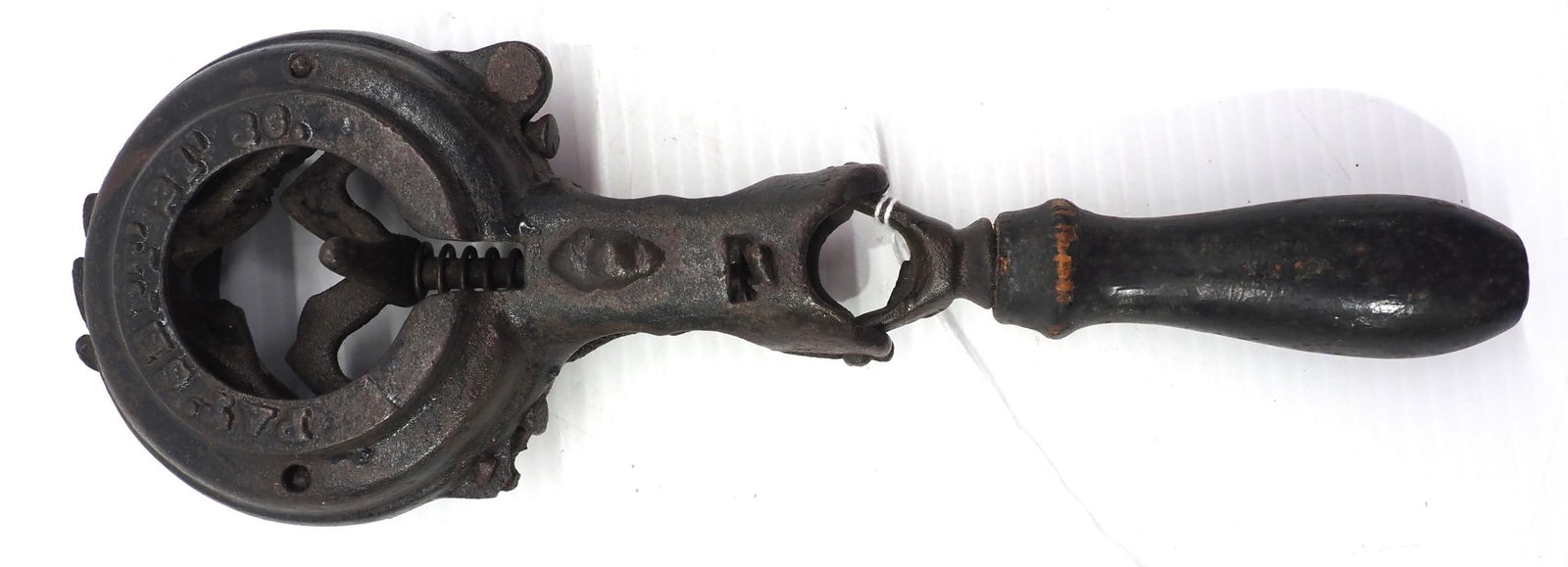 Swing handle corn sheller: Swing handle corn sheller, patent Sept.21, '86