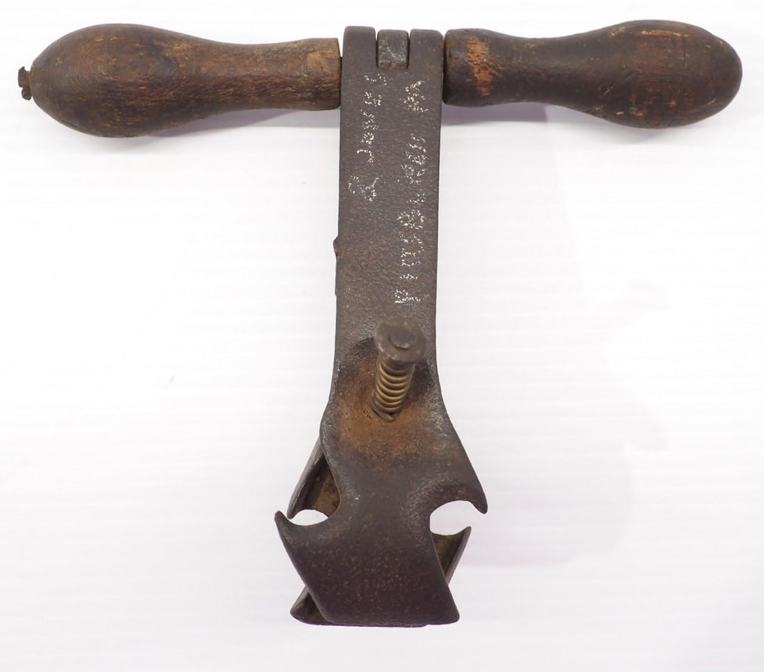 T-handle corn sheller (1 of 2)