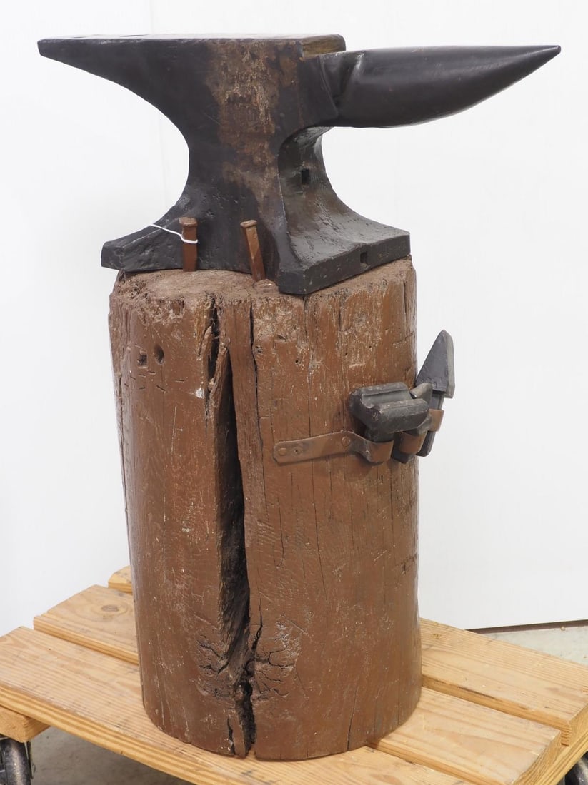 122 lb. Trenton anvil with 3 hardies (1 of 6)
