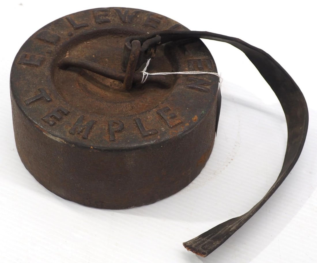 40 lb. E.B. Lewellen, Temple cast iron horse tie: 40 lb. E.B. Lewellen, Temple cast iron horse tie, 8"dia.