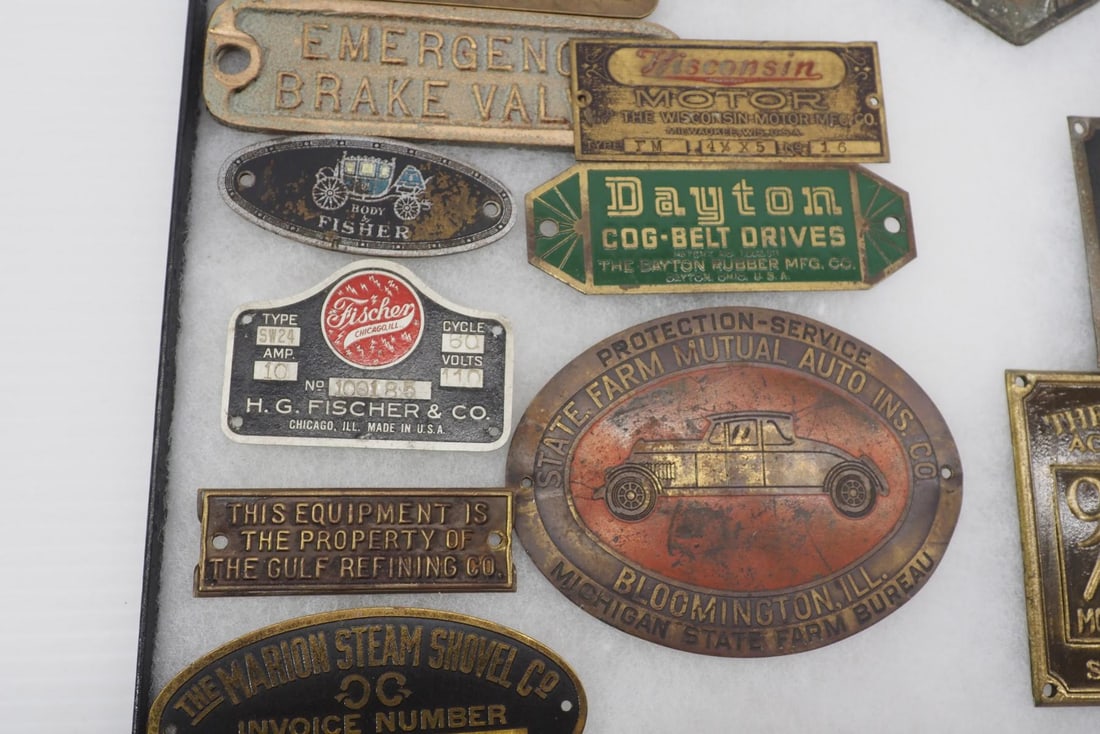 Assorted brass plates - 2