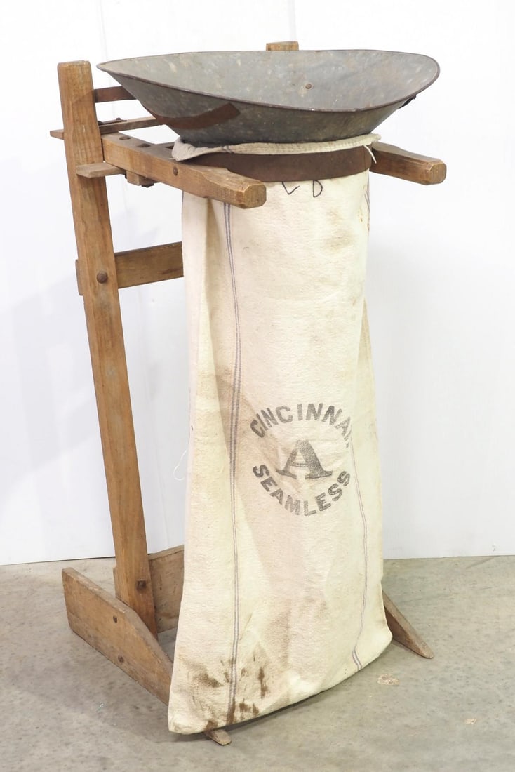 Primitive feed bagger: Primitive feed bagger - Good