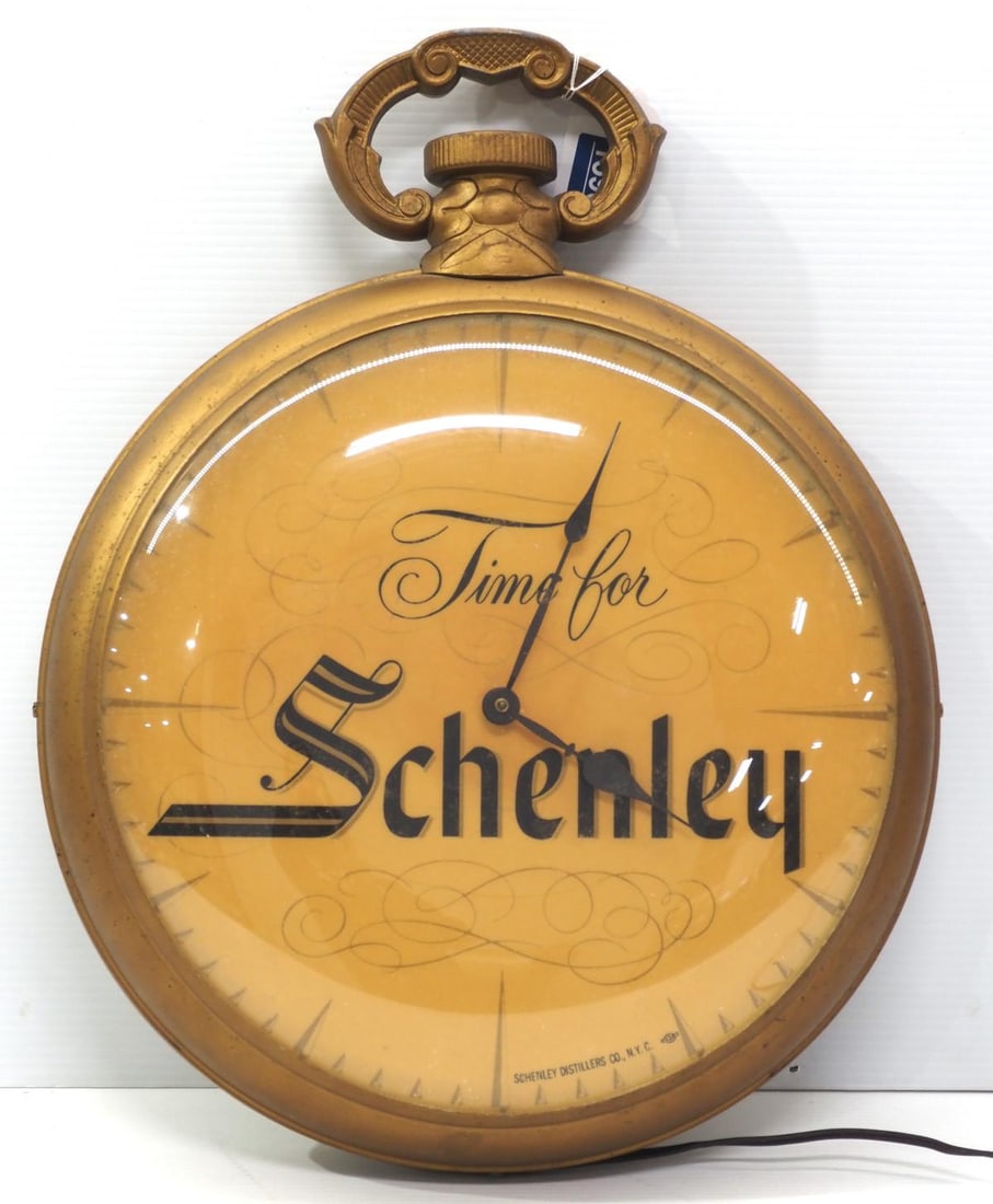 Pocket watch-shaped, lighted clock (1 of 3)